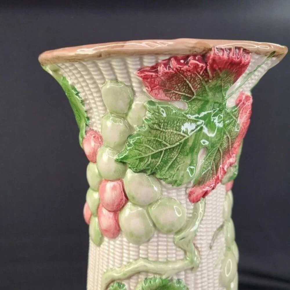 Fitz and Floyd Vase Bordeaux Grapes and Ivy Embossed Ribbed‎ 1988 Japan Vtg READ